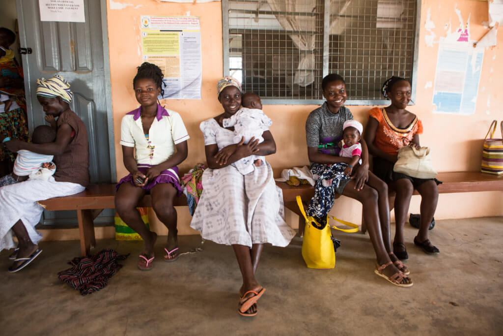 Women who recently gave birth wait to receive contraception. Post-partum family planning can reduce maternal mortality.